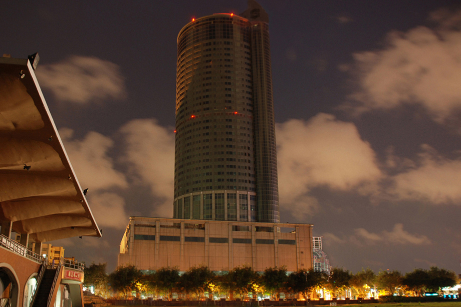 台南遠東香格里拉飯店響應「地球一小時earth Hour」關燈後照片。