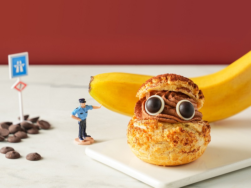 巧克力控絕對不能錯過「泡芙家族」系列的「可可小精靈」，包裹台灣在地新鮮香蕉，濃郁不甜膩的味覺體驗。（圖／普諾麵包坊提供）