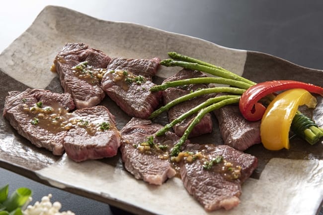 650大倉久和大飯店 大分和牛迷你牛排配香草酸豆醬