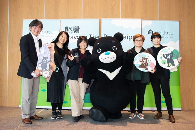 650熊讚主題房開箱記者會：左起 南港老爺總經理陳進東、台灣部落客協會理事林思妤、台北市觀傳局局長陳淑慧、熊讚bravo、南港區公所區長蔡明儒、南港老...
