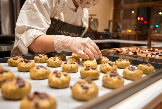 650aunt Stella 詩特莉形象店 獨家販售「酒漬櫻桃黑森林」軟餅乾 1