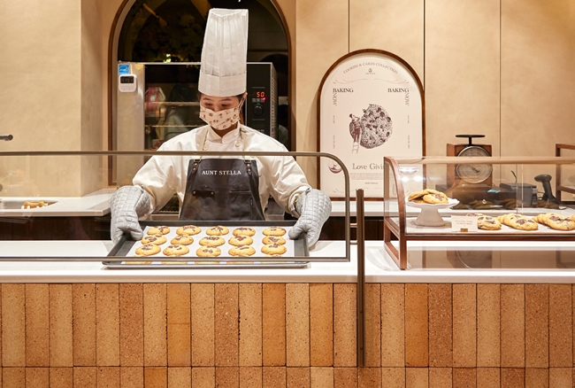 650aunt Stella 詩特莉形象店 獨家販售「酒漬櫻桃黑森林」軟餅乾 4