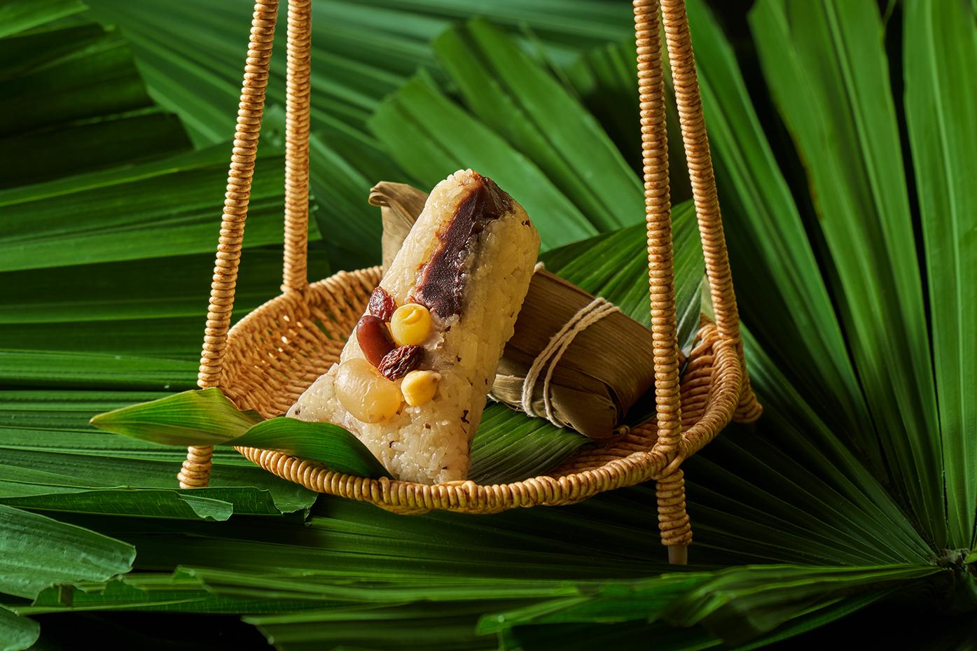 【台北美福大飯店】使用綿密豆沙餡及結合多種豆類的「八寶甜粽」