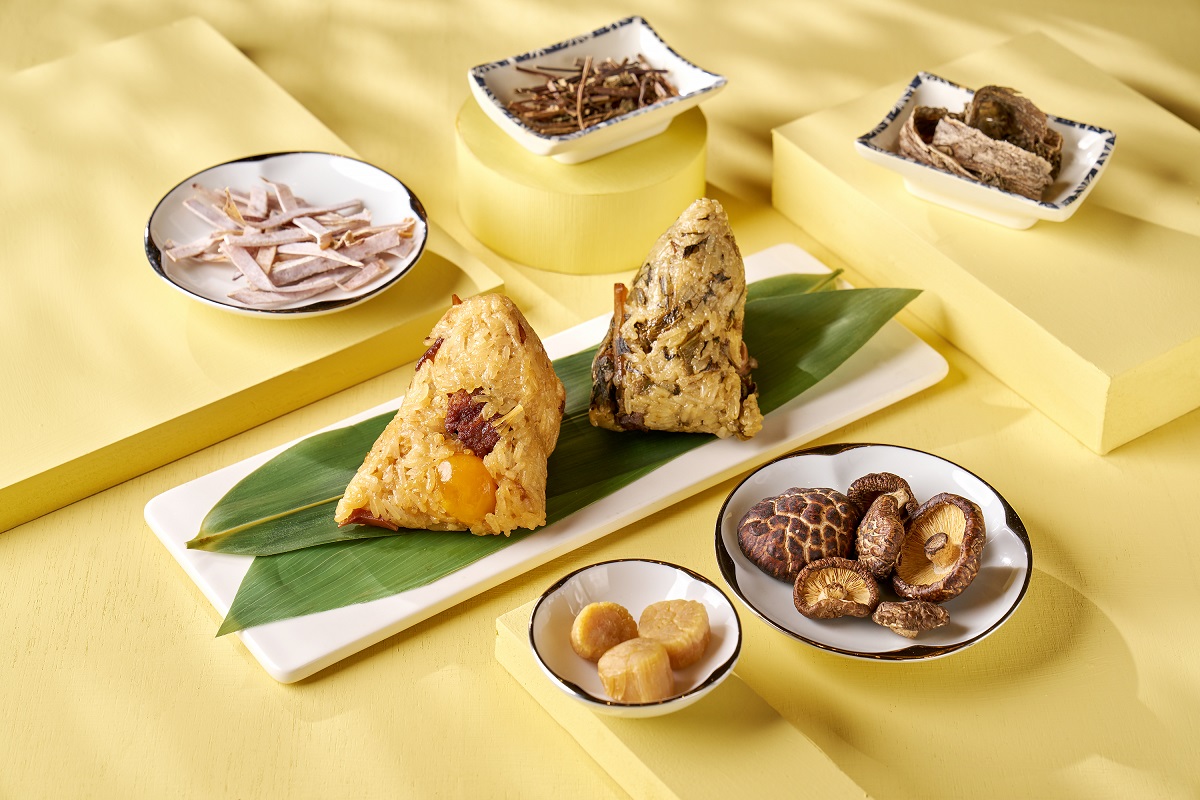 六福客棧「經典燒肉粽」嚴選油脂飽滿的五花肉，