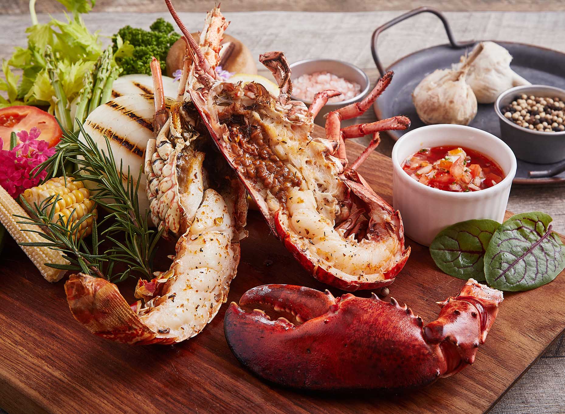 台南遠東香格里拉「the Mezz牛排龍蝦館」4月17日起消費3,000元送,000元食宿抵用券乙組