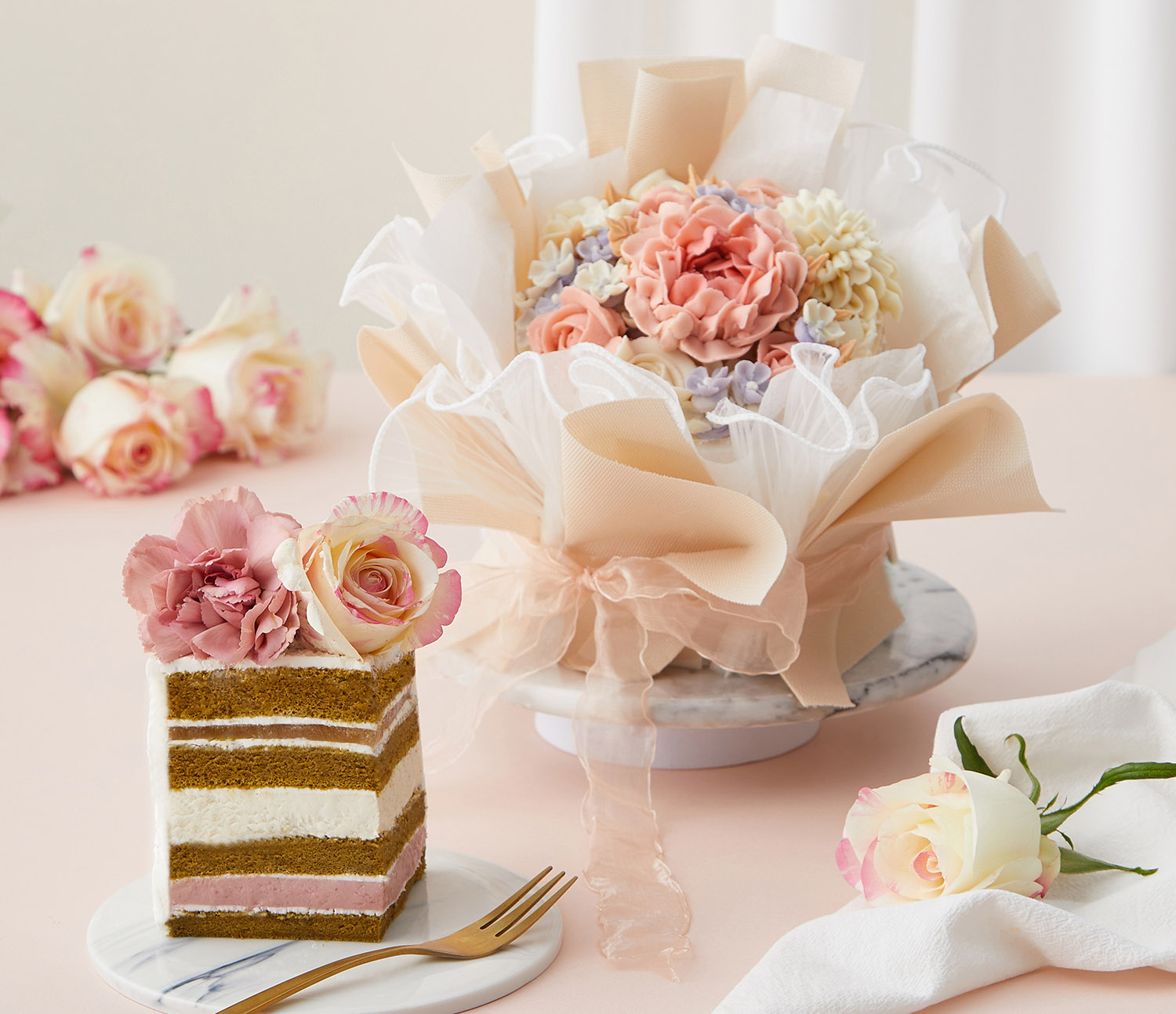 台南遠東香格里拉首推以韓式裱花蛋糕為靈感，結合鮮花及蛋糕，限量推出仿真花束造型的「花漾」蛋糕，絕對是母親節或送給另一半的人氣首選。