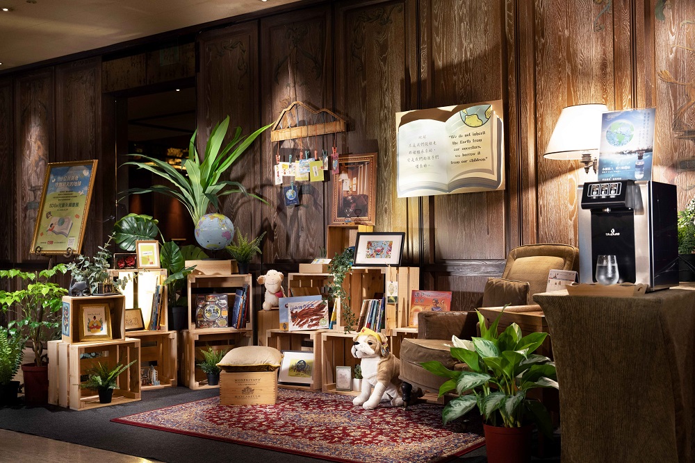 君品酒店設立『sdgs兒童永續書展』歡慶4月兒童節，鼓勵孩童透過閱讀學習培養永續觀念。