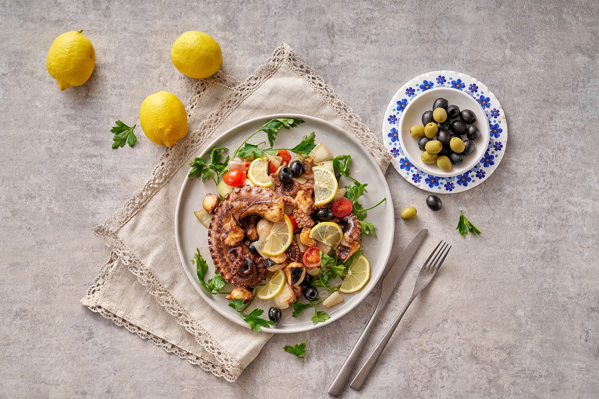 敘日全新料理：加利西雅辣炒章魚(圖 六福旅遊集團提供)