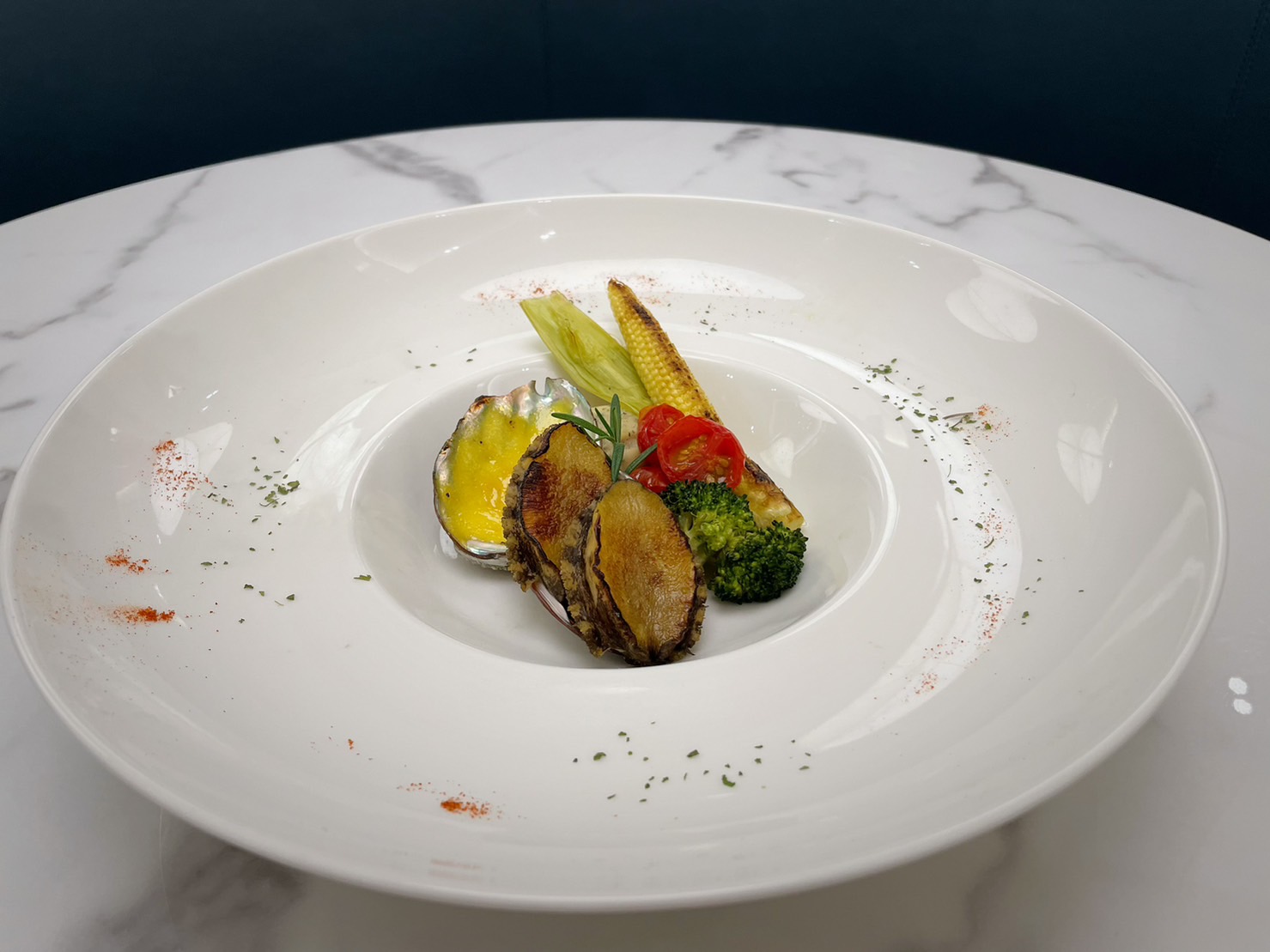 昆布風鮑魚佐荷蘭醬