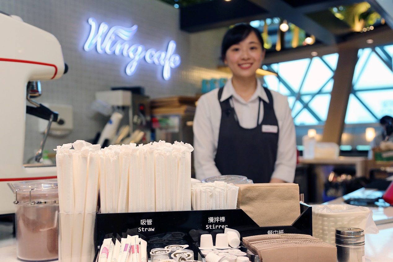 昇恆昌減少採購pe耗材，全面淘汰塑膠吸管，改成使用環保紙吸管，減塑達30,133 公斤