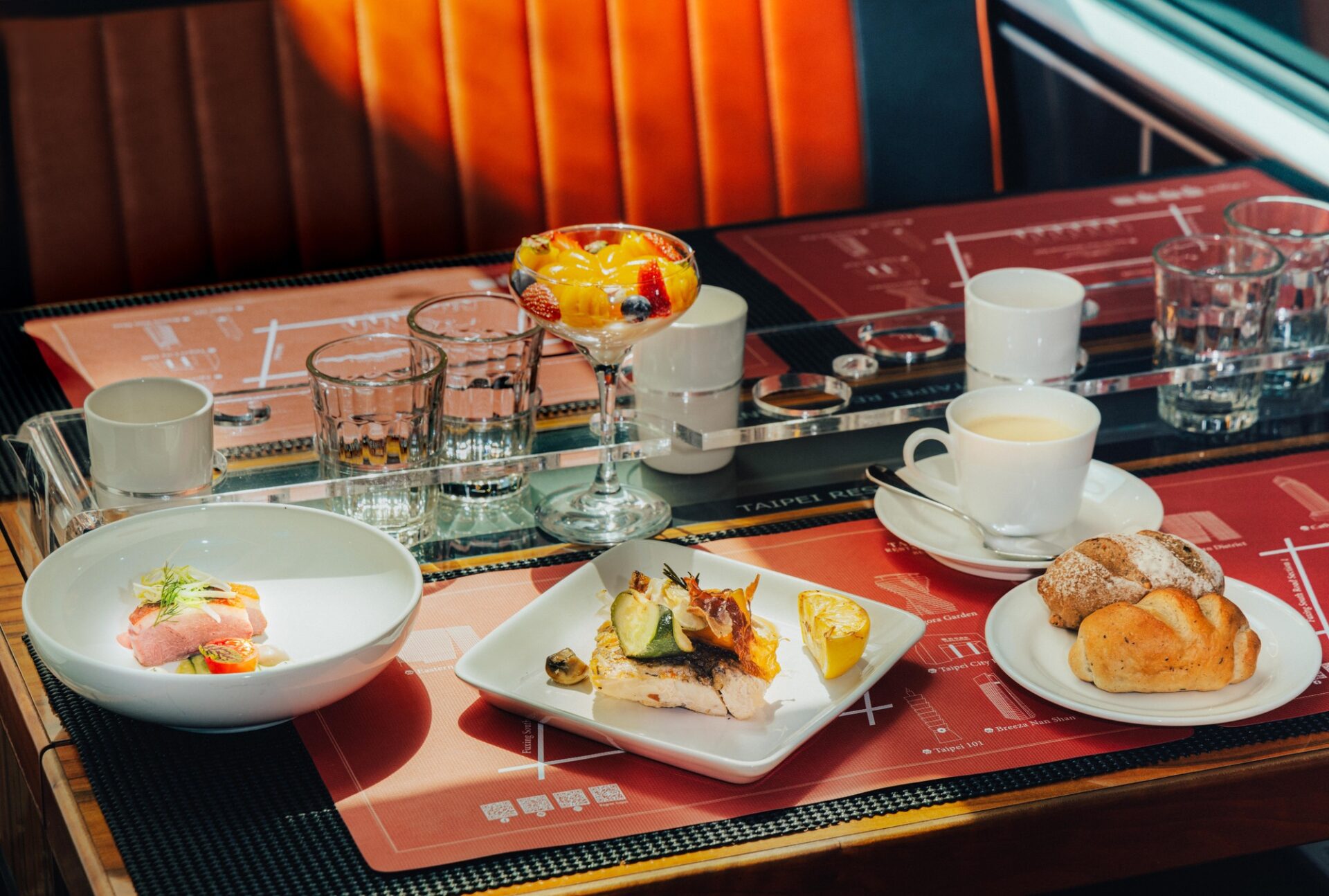 第六季雙層巴士 台北君悅酒店 義饗曼哈頓晚餐 吸睛主餐 爐烤紙包香料烤鱸魚 (2)