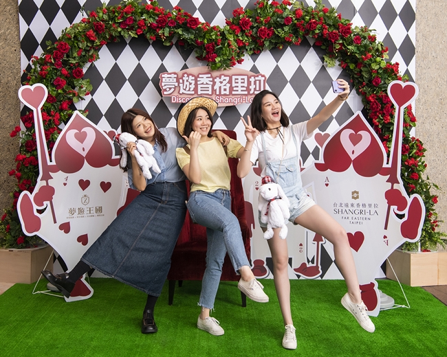 650夢遊香格里拉一連串的謎底考驗著團隊默契，結合沉浸式劇場和實境角色扮演，適合所有年齡層的朋友一同體驗，盡情享受解謎的樂趣