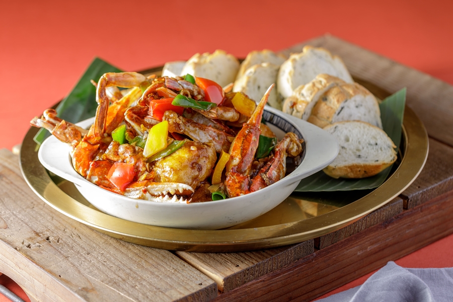 900《馬告xo醬爆三目蟹佐刺蔥軟法麵包》吃起來層次豐富，一次擄獲媽媽的胃與心就在當下。