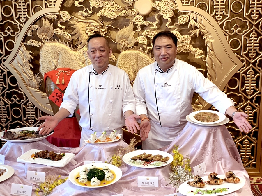 900【新聞照片】圓山大飯店 金龍餐廳 許耀光主廚(左) 劉遠奕副主廚(右) 圓山大飯店提供