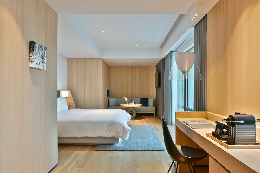 900圖2.晶英國際行館素以高端的住宿品質與貼心的服務著稱，並屢獲國際旅遊大獎。 Silks Club 晶英國際行館