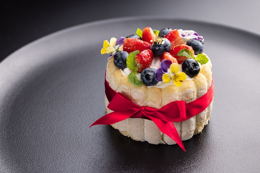 900圖4.訂購專案房型即贈西餐甜點主廚特製四吋季節蛋糕silks Club 晶英國際行館