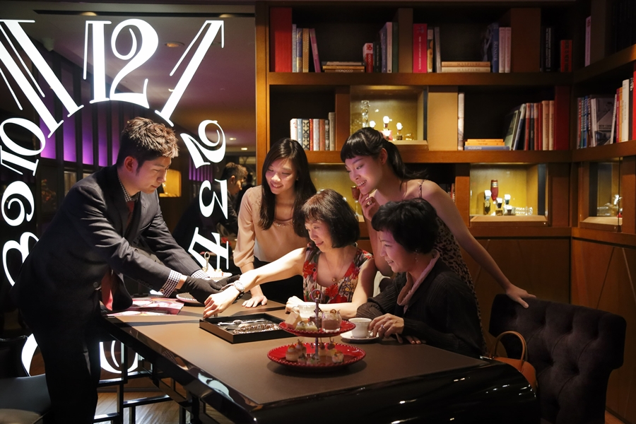 900圖4 為愛買的媽咪準備的是三千元麗晶精品消費抵用券及miller Harris香氛蠟燭乙組