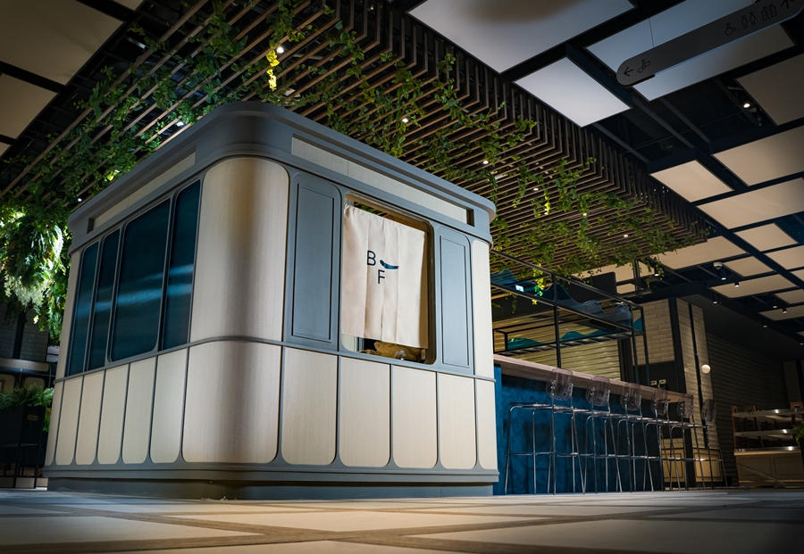 900火車車廂造型搭配日式暖簾，追求舒緩身心的平靜。