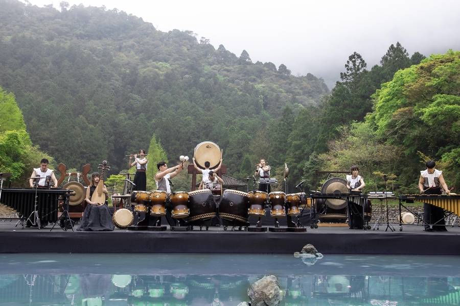 9002023明池水劇場由「十鼓擊樂團」攜手「滯留島舞蹈劇場」演繹可歌可泣的英雄史詩與傳奇故事