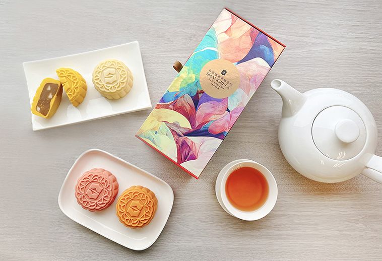 台南遠東香格里拉「靚月」經典禮盒，內含「炭焙地瓜白玉」、「焙茶堅果」、「酒香紅茶蔓越莓」以及「老奶奶檸檬」等四款，每盒1,388元。