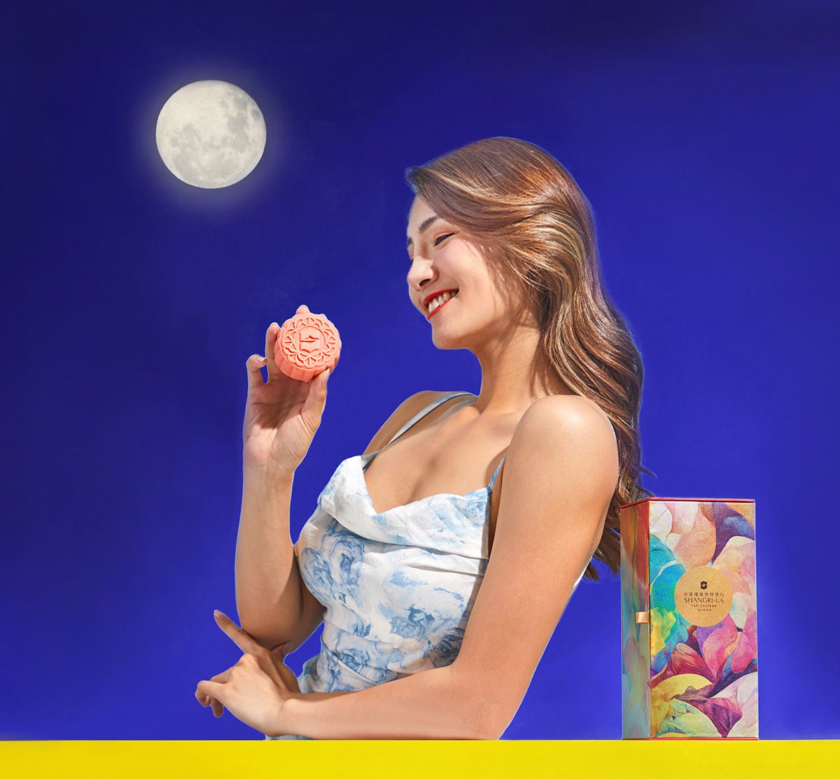 台南遠東香格里拉中秋月餅禮盒上市，早鳥預購享折扣，消費滿額免運、另有企業客製化服務。