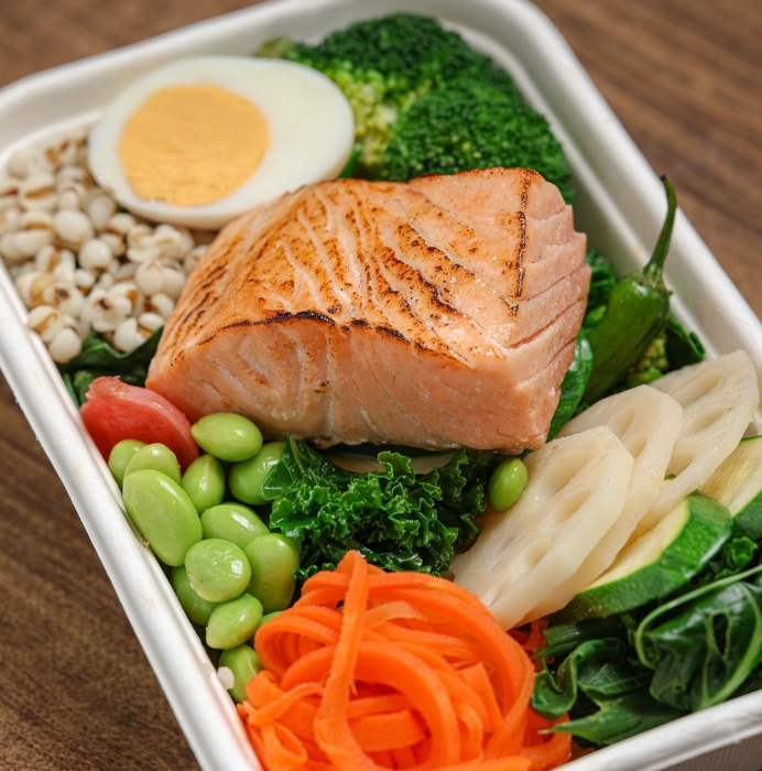 晶華 高蛋白香煎鮭魚餐盒,每份439元