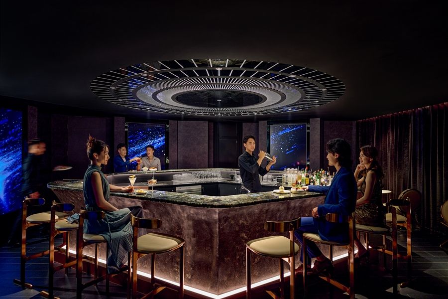 900圖三、「ss Bar．春」位於御盟國際驛館二樓，典雅低調的建築外觀內藏極具風格的前衛酒吧。