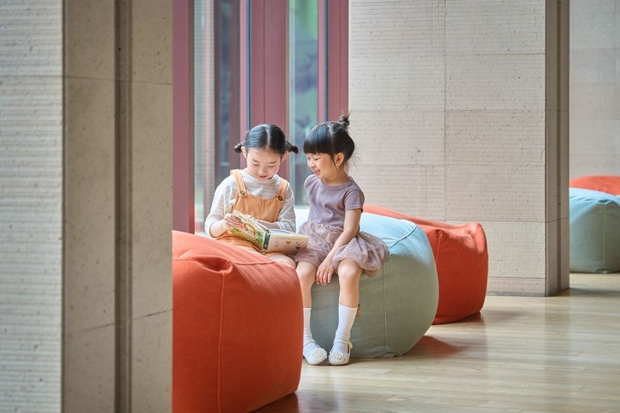 900圖說 礁溪老爺公共藝術「維他命軟糖」軟沙發 繽紛甜蜜可愛