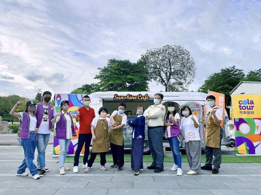900圖3 晨光公益行動咖啡車 可樂旅遊提供