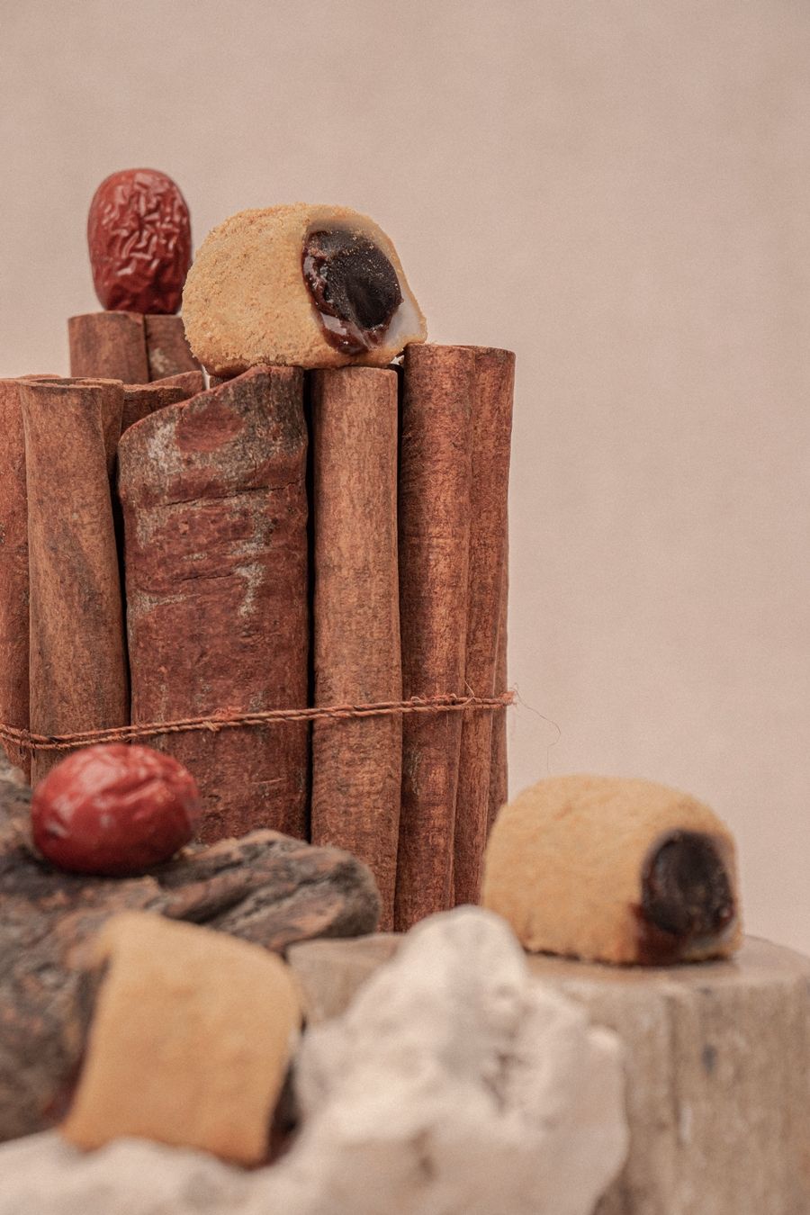 900圖8 台北晶華酒店宴會事業部主廚陳威文設計的清華肉桂驢打滾