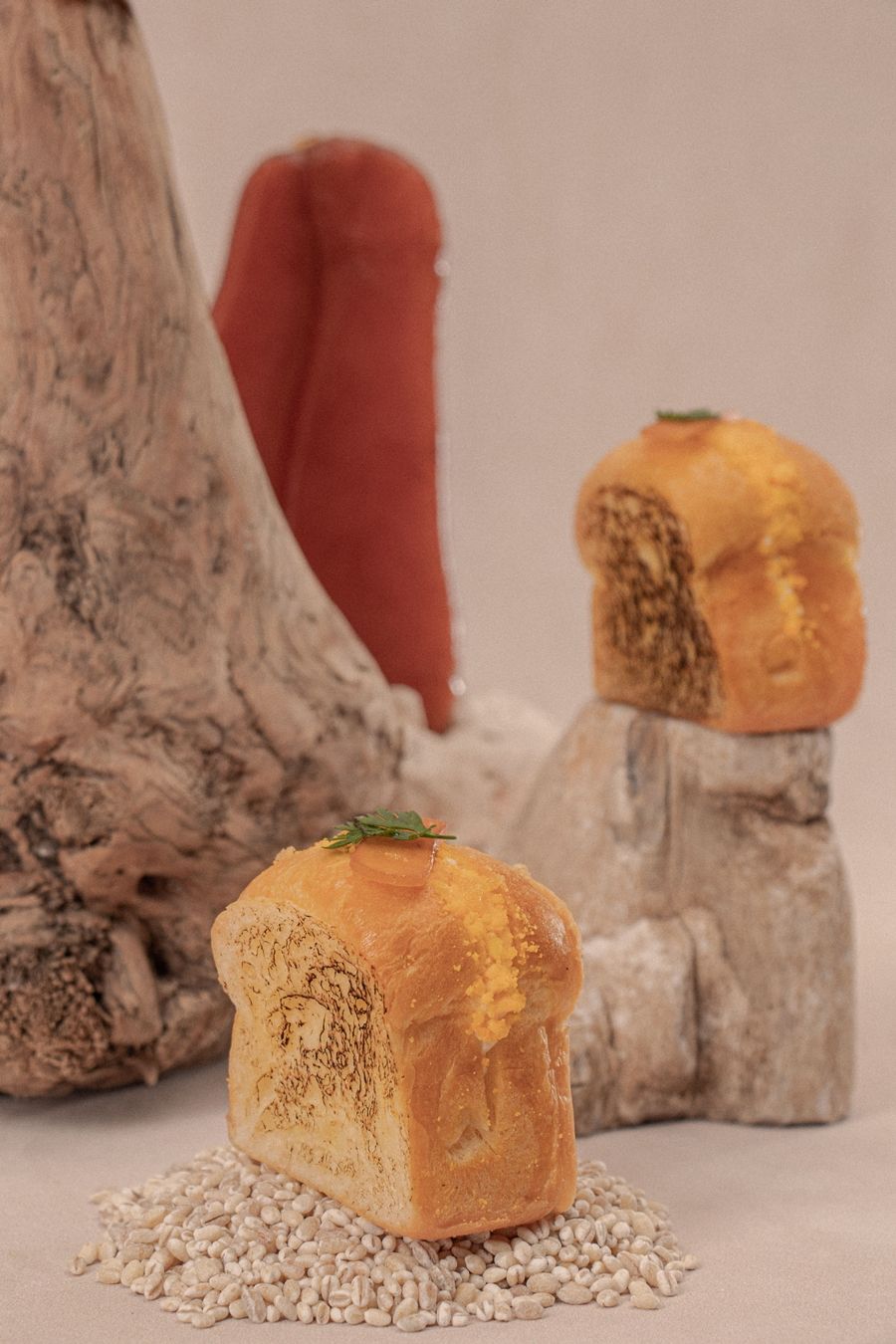 900圖9 台北晶華酒店西餐廚藝總監林顯威設計的烏魚子蛋沙拉布里歐