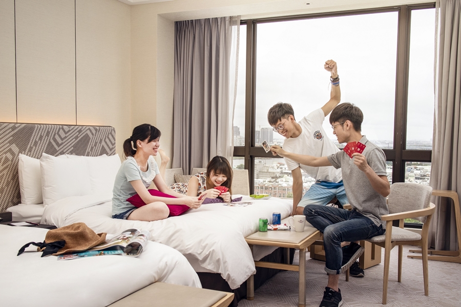 9004.台南大員皇冠假日酒店 海陸雙拼遊 府城雙饗宴 豪華房 兩張雙人床