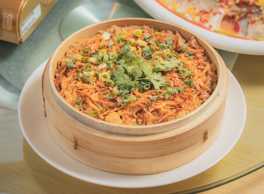 900櫻花蝦米糕澎湃上桌，感受宴客料理人情味。