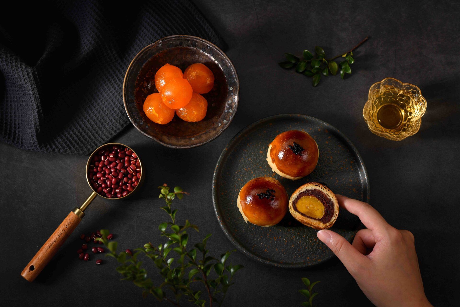 中秋月餅禮盒莎士比亞烘焙坊「心蛋黃酥」售價 8入840元(1盒)b