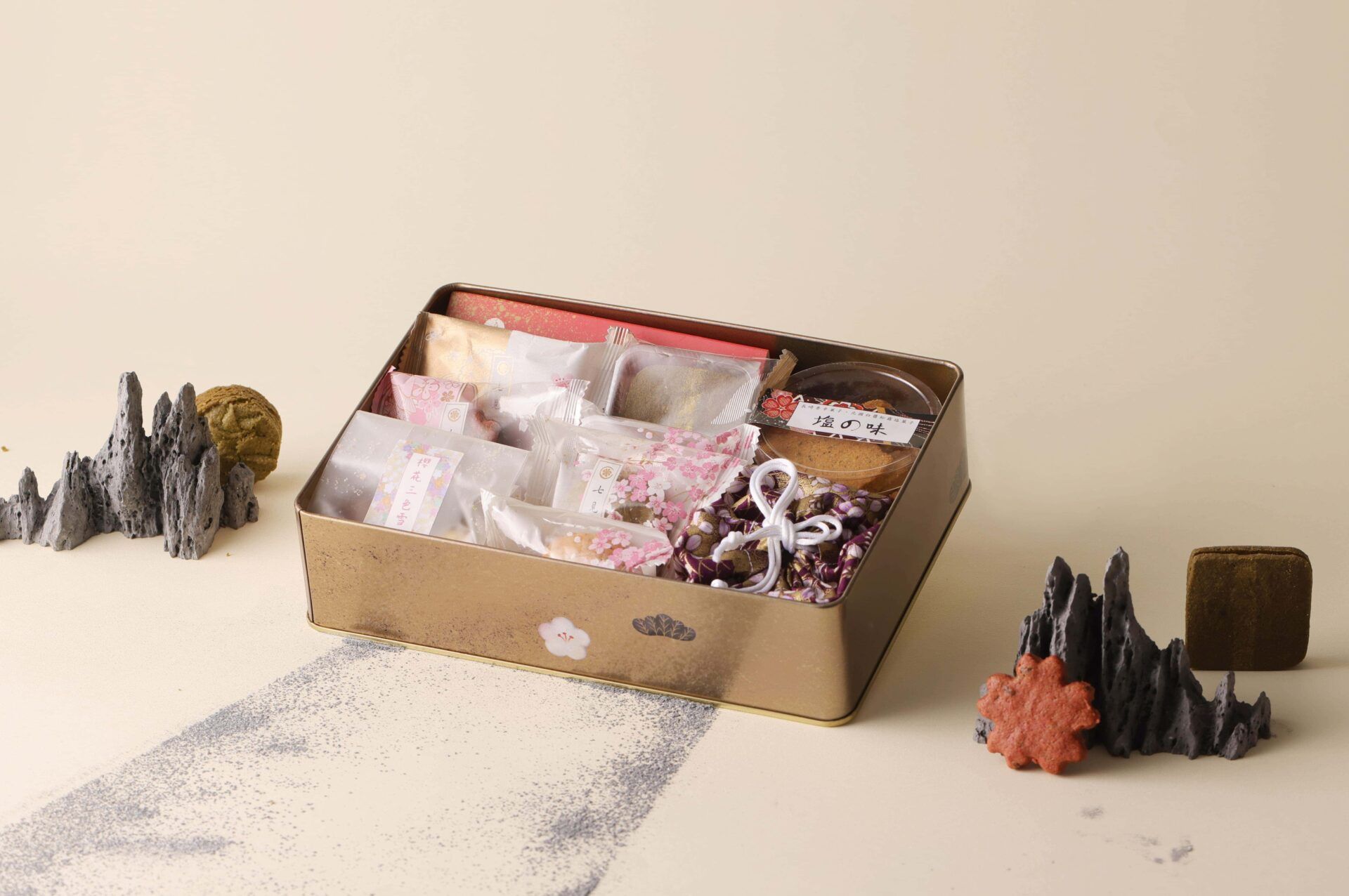 2023中秋月餅禮盒推薦／七見櫻堂：瓊鳳之翎 洋菓子蒔繪鐵盒3