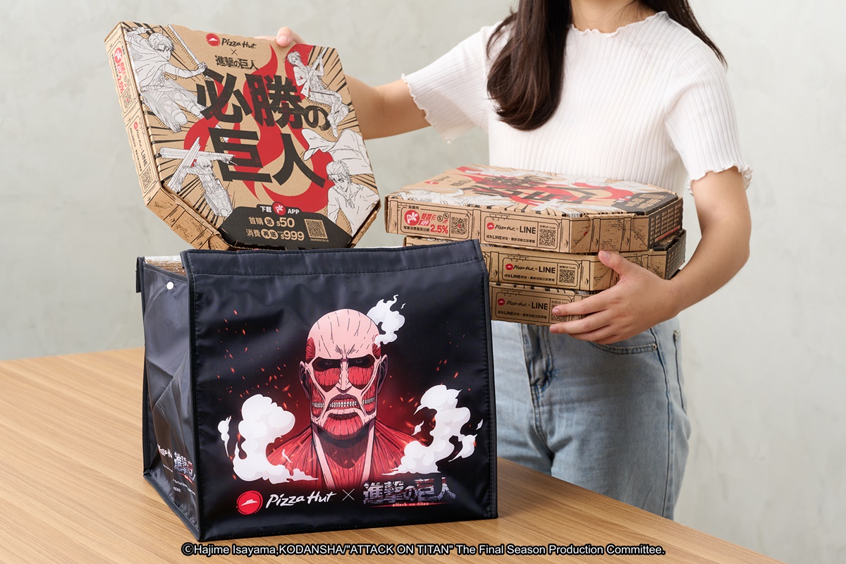 圖三：必勝客聯名《進擊的巨人》推出「熱血保溫袋」，想要外帶必勝客大比薩時拿著它就對了！即日起只要訂單滿400元加價199元就能將「熱血保溫袋」帶走！