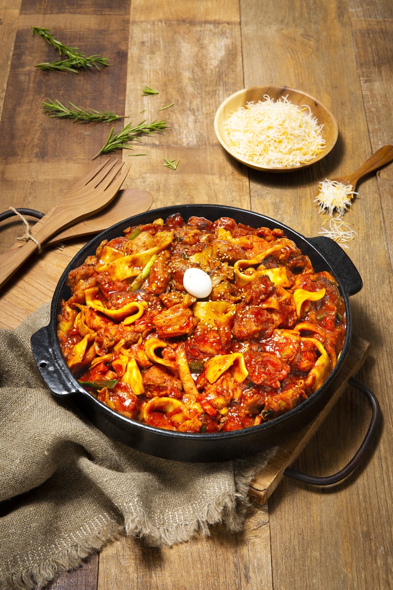 甩鍋雞 甩鍋雞的「經典春川雞」十分夠味辛辣夠味，在韓國也是人氣款