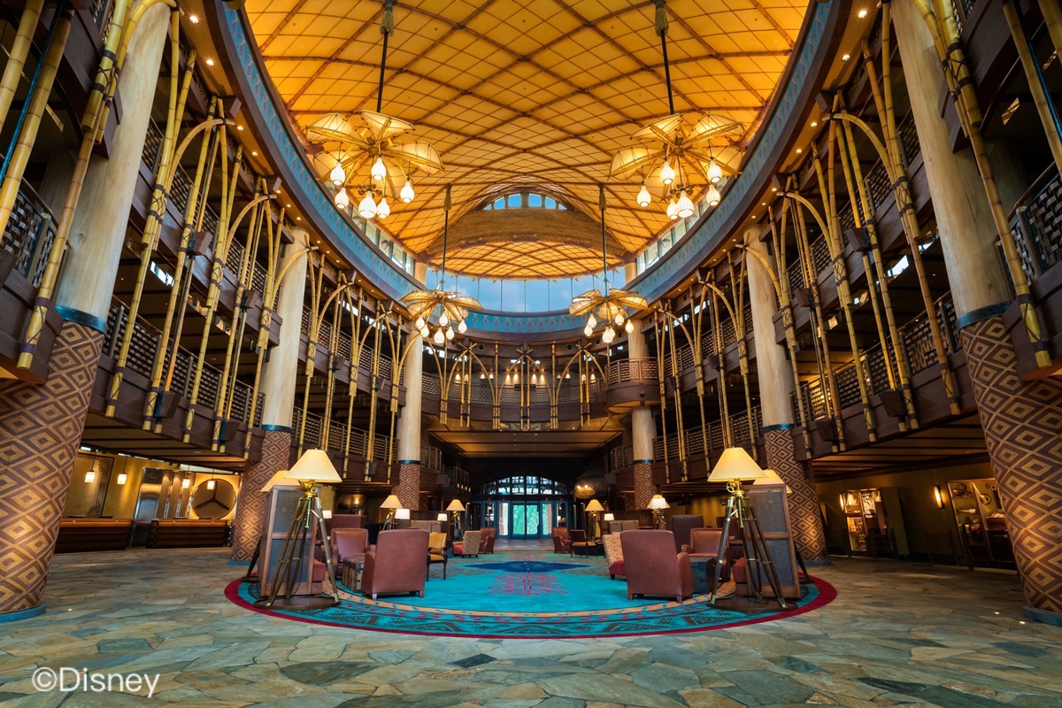 01 全球迪士尼酒店中唯一以冒險及探索為主題打造的「迪士尼探索家度假酒店」，走進大 0