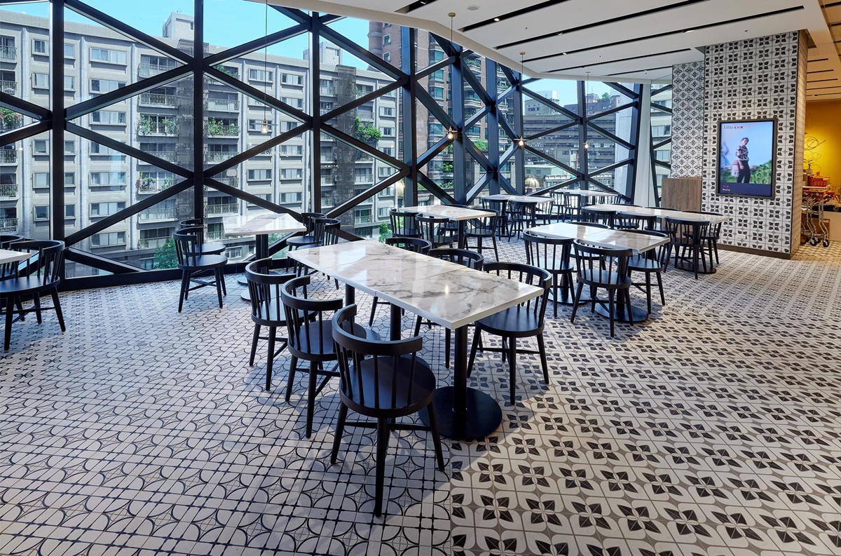 (8)新光三越 Diamond Towers 客席區擁有東區最愛窗景