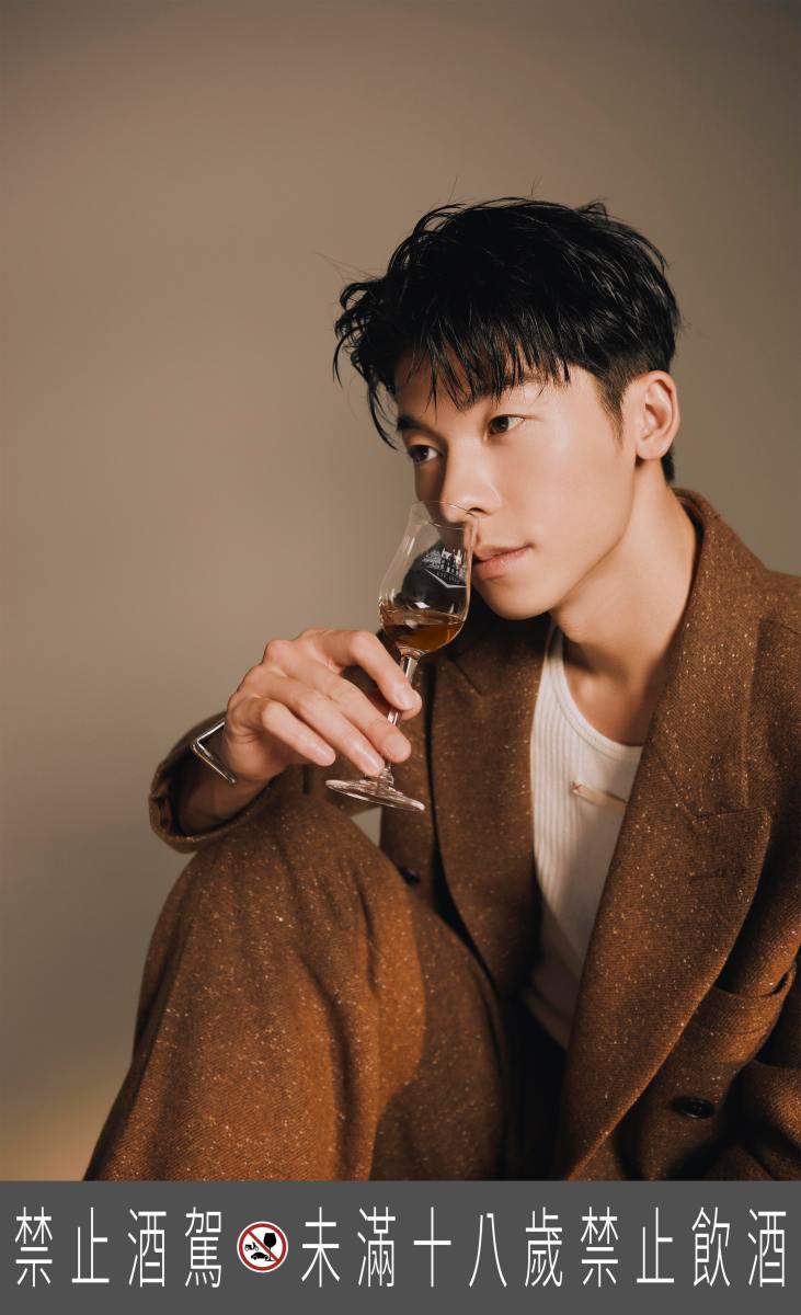 Batch 【新聞圖片5】男神的愜意儀式感，許光漢與麥卡倫「雪莉王者」共度無與倫比的榮耀時刻。