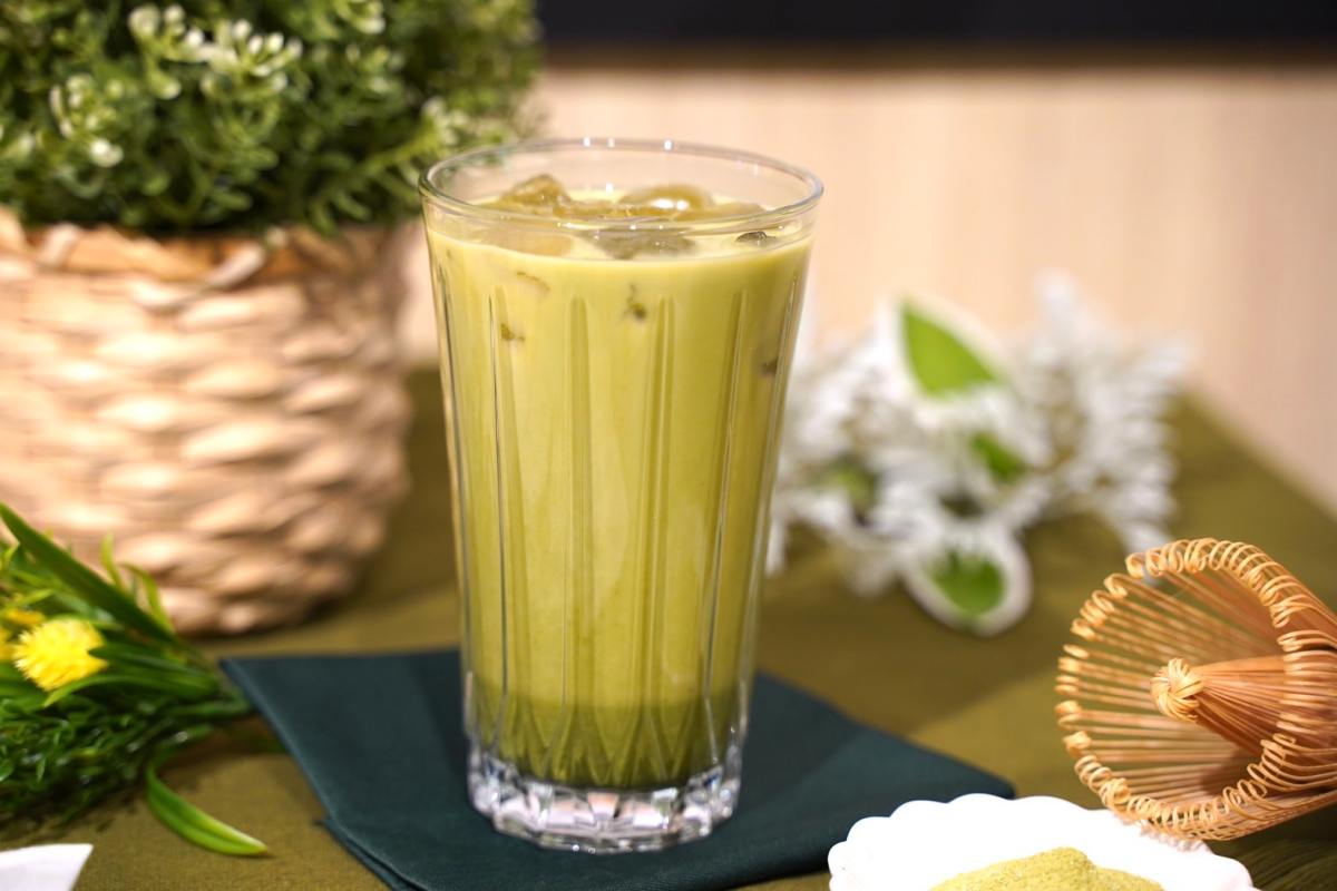 Batch 摩斯漢堡 冰摩斯抹茶歐蕾 情境照