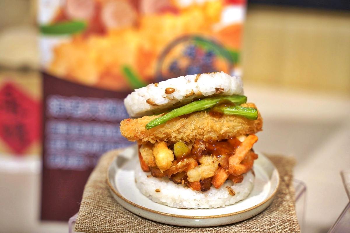 Batch 摩斯漢堡 天丼珍珠堡 情境照