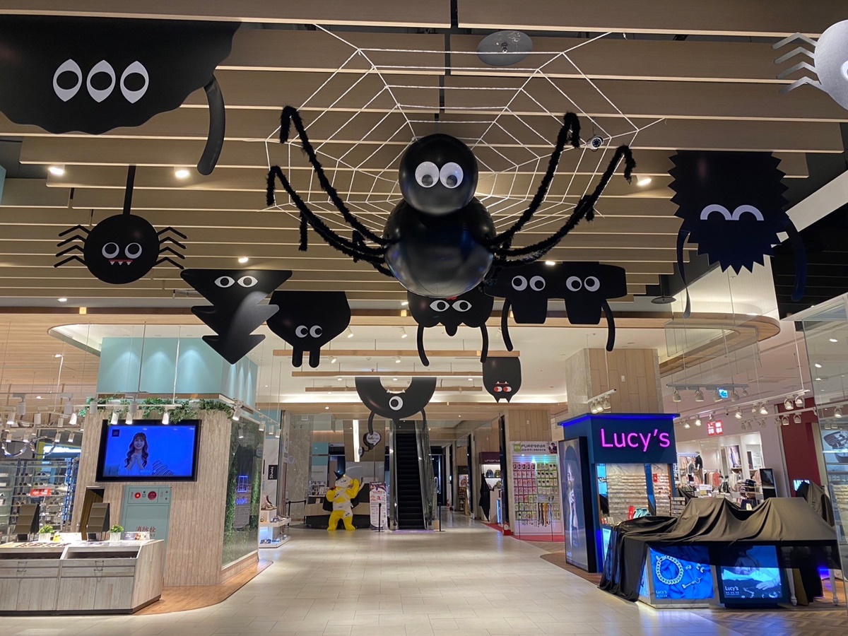 新聞圖：十月充滿著萬聖節的歡樂氛圍，周末就到全台秀泰生活一起遊行拿糖果treat Or Trick不給糖就搗蛋！