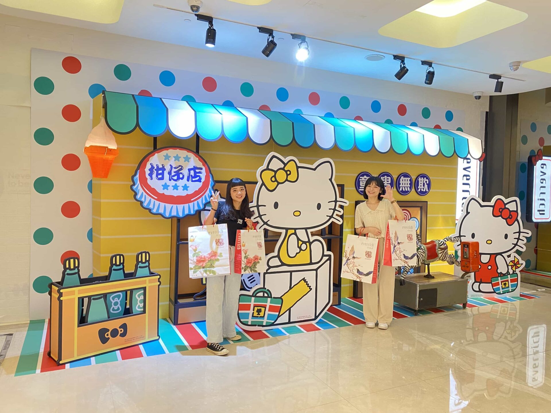 免稅店必買 昇恆昌免稅商店內湖旗艦店好逛、好買、好好拍，出國前快揪上親朋好友一起逛。（昇恆昌免稅商店提供）