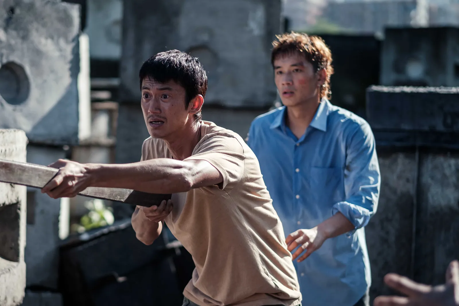 【甲上娛樂提供】哥哥吳慷仁保護弟弟陳澤耀，被眾人包圍險遭圍毆