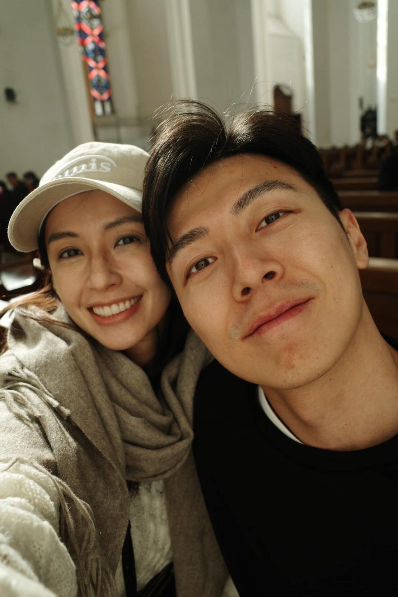 【袁艾菲臉書】袁艾菲分享和老公出遊的照片,盡情感受德國古蹟的歷史氛圍。20231129