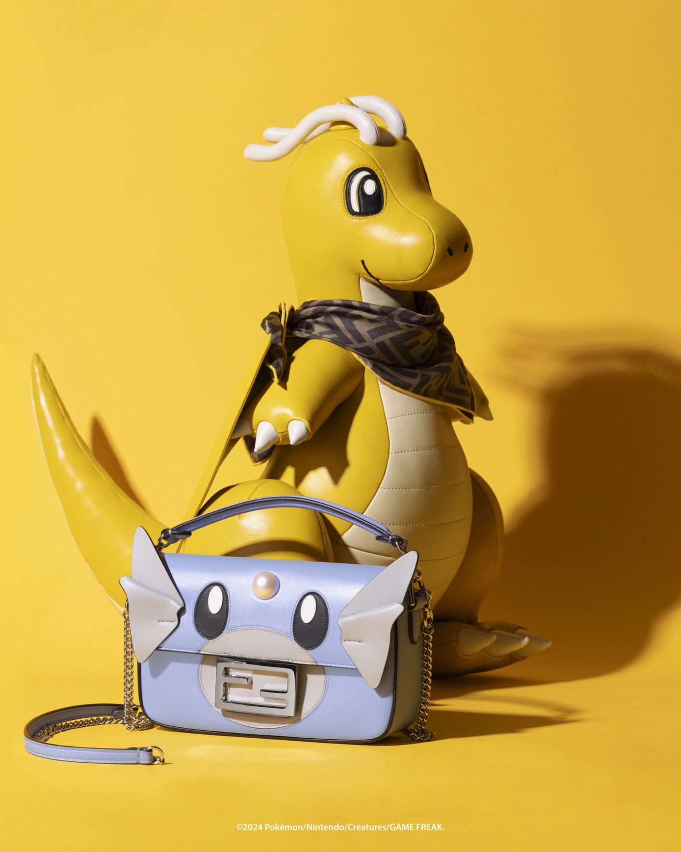 【fendi】fendi X Frgmt X Pokémon聯名系列 立體造型鏈帶款baguette Marquetry Dratini 價格店洽