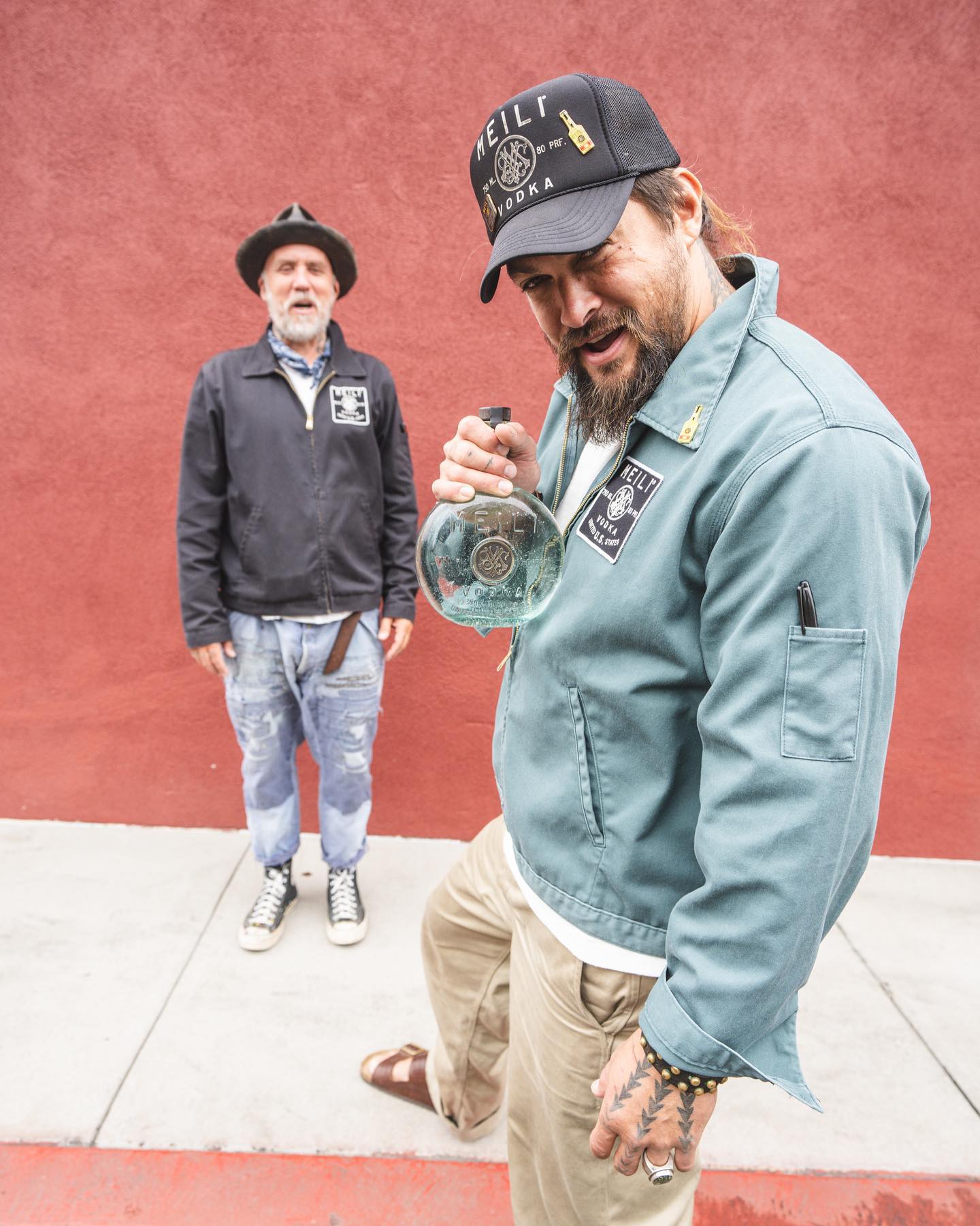 【jason Momoa Ig】傑森摩莫亞曾嘗試導演工作，編導人生首部導演作品《漫漫復仇路》。