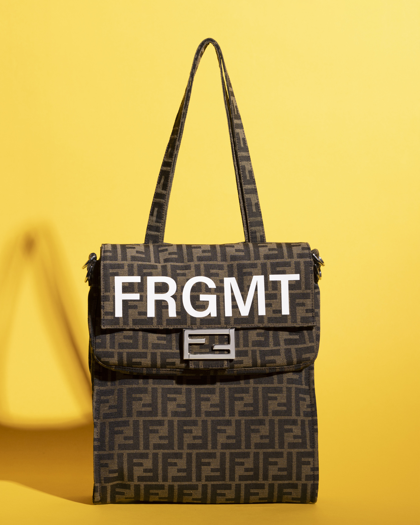 Fendi X Frgmt聯名系列 Baguette造型手提袋 價格店洽
