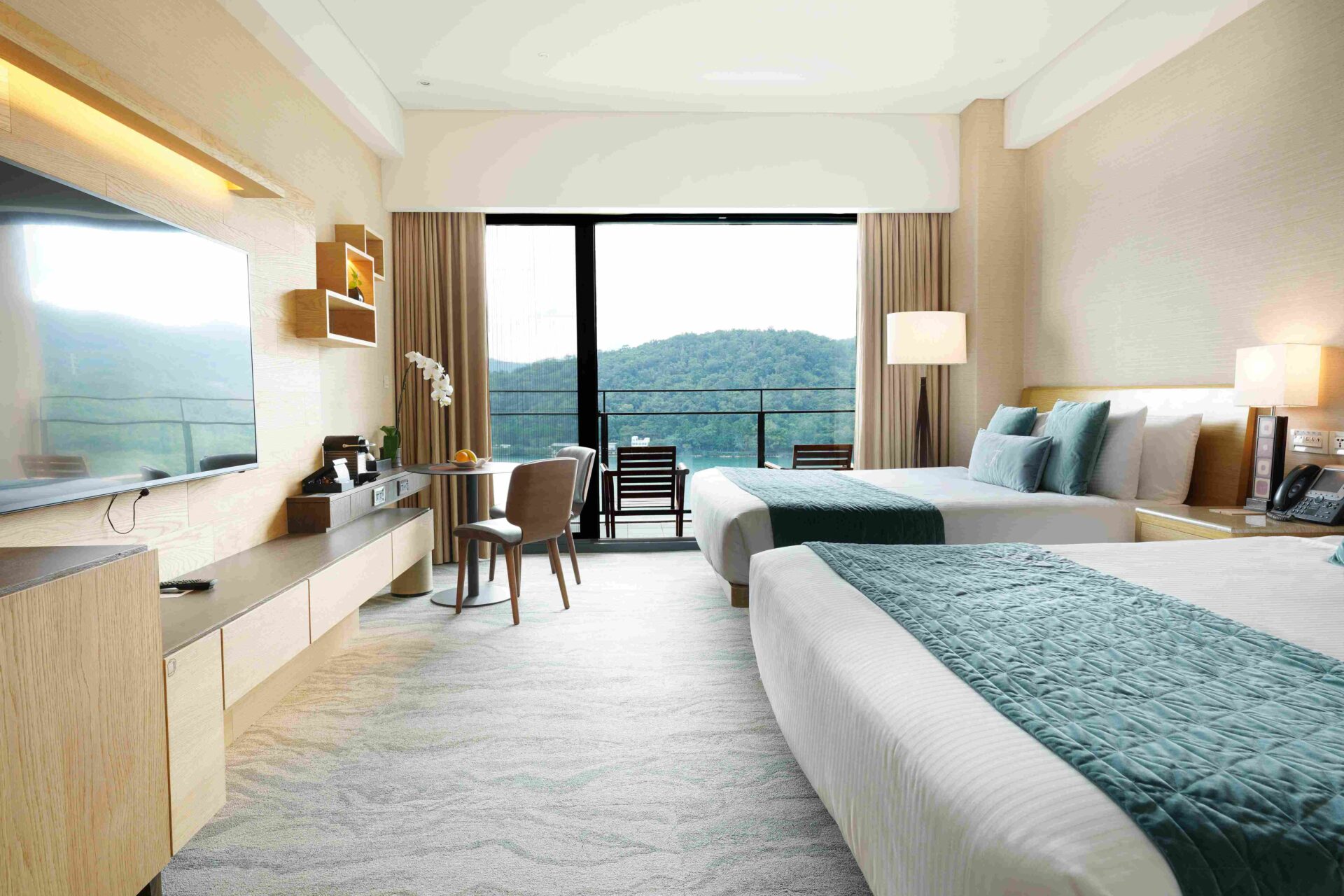 能飽覽湖光山色的「湖景客房」。 5
